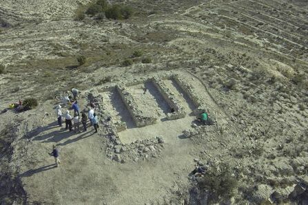 Edificio A Tres Hermanas Edificio A Tres Hermanas