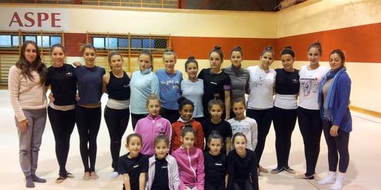 El equipo osa junto a la entrenadora El equipo osa junto a la entrenadora