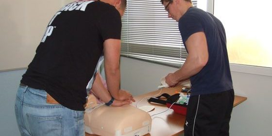 Un momento de las prácticas de reanimación Un momento de las prácticas de reanimación