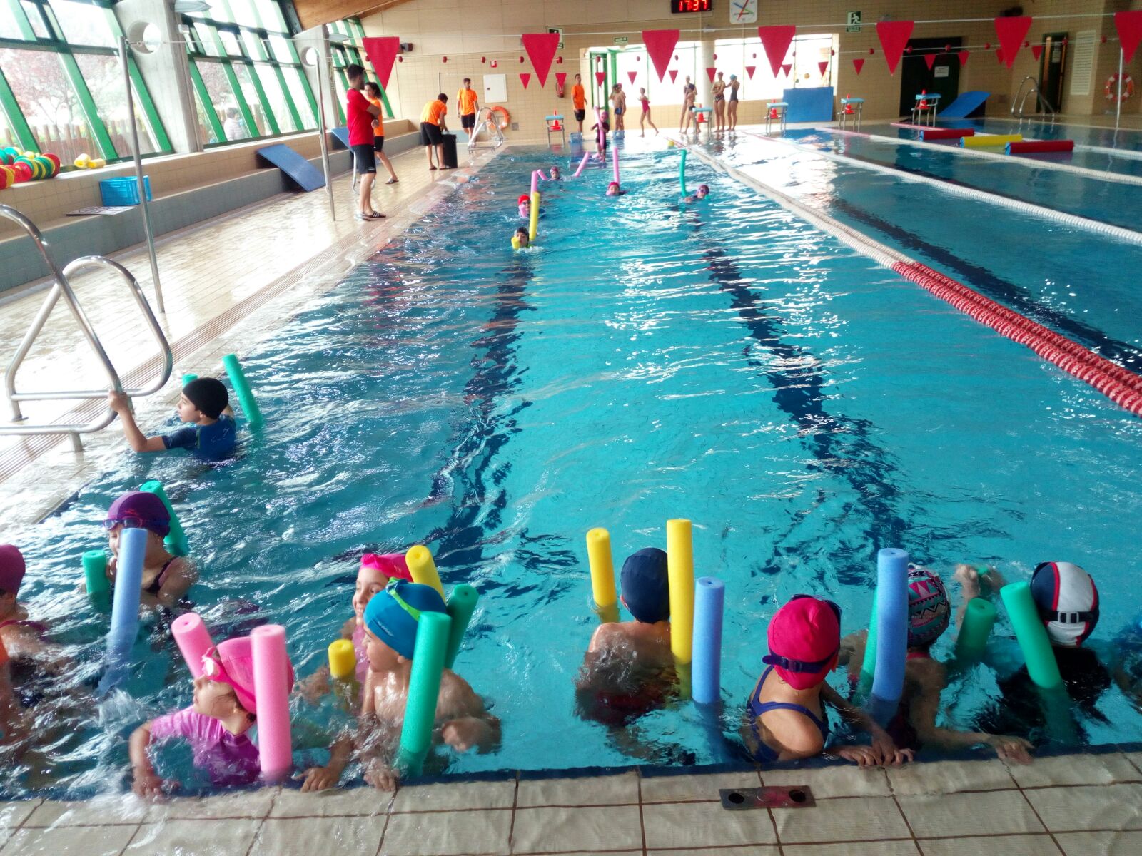 Piscina municipal cubierta Paiporta - cursos natacion niños
