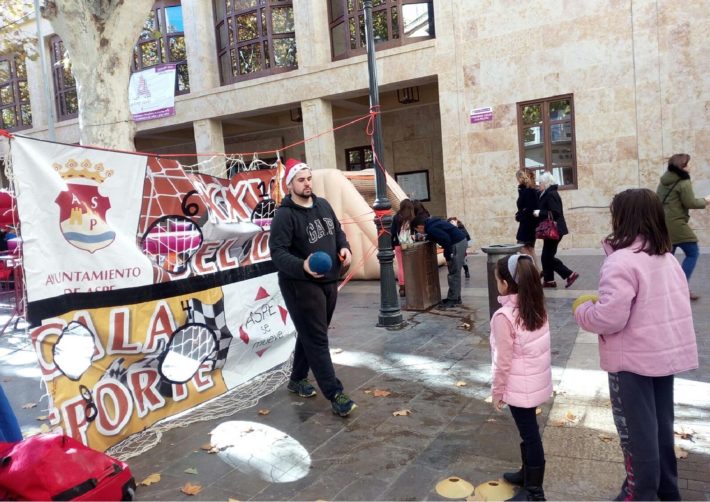 2018-12-18 NP. JORNADA DEPORTIVA NAVIDEÑA EN LA PLAZA MAYOR