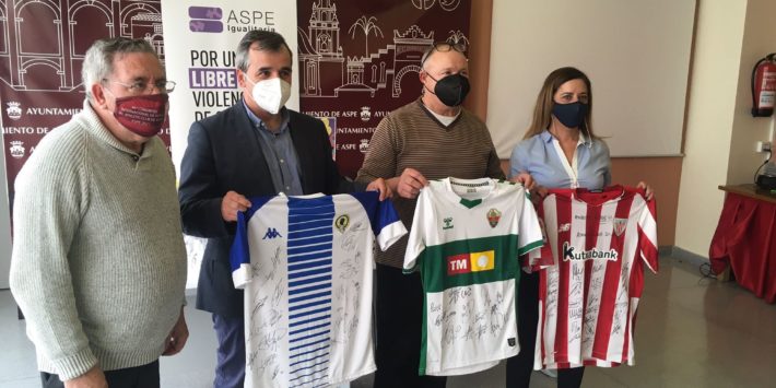 FOTO NOTA-48-1-2021-03-05 NP. GANADORES CAMISETAS SORTEO AYUDA A ZOE SORTEO