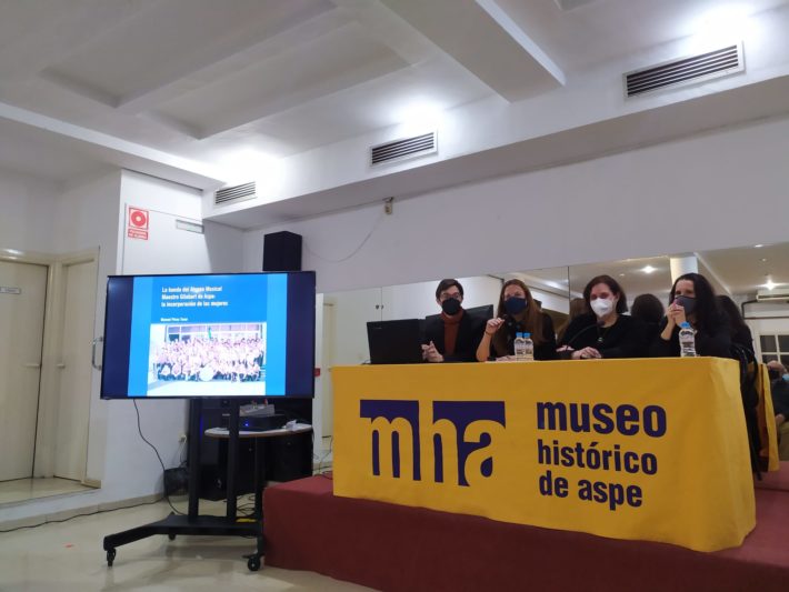 Manuel Pérez Tovar presenta su libro ‘’La banda del Ateneo Musical Gilabert de Aspe: la incorporación de las mujeres’’ ganador del Premio Manuel Cremades 2021