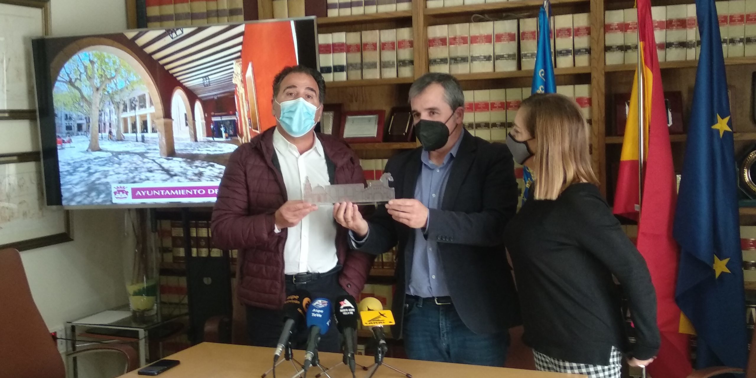 El Ayuntamiento de Aspe felicita al aspense Paco Domene tras convertirse en Campeón del Mundo en Ornitología Deportiva