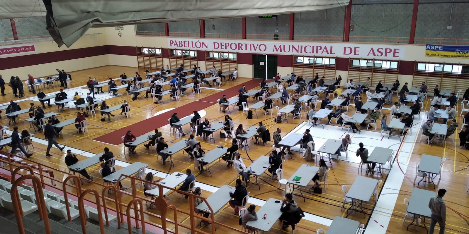 98.- El pabellón de Aspe acoge las oposiciones para Policía Local