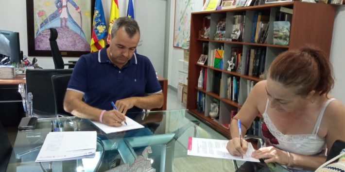 154.- fotonota firma convenio iguales