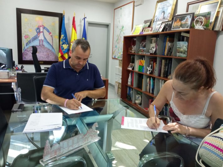 154.- fotonota firma convenio iguales