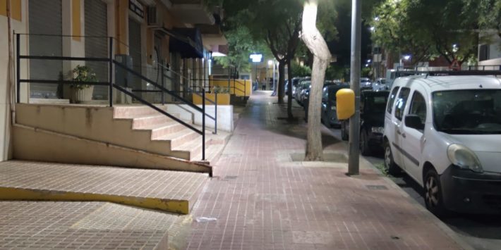 189.- La Concejalía de Servicios y Mantenimiento mejora la iluminación de la zona comercial de la avenida Nía Coca en el municipio de Aspe