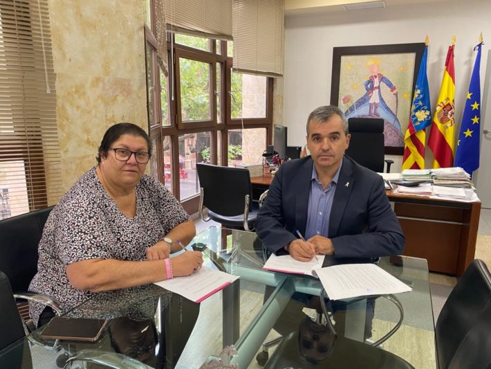 200.- firma convenio cancer mama