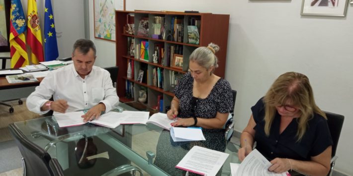 208.- fotonota firma convenio ampa ies la villa
