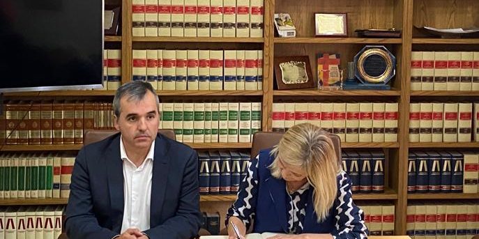 220.- FOTONOTA La generalitat y Ayuntamiento ponen en marcha servicio mediacion (4)