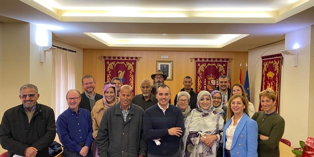 Corporación Municipal del Ayuntamiento de Aspe recibe la visita de la alcaldesa de Bir Gandús, el pueblo saharaui hermanado con Aspe
