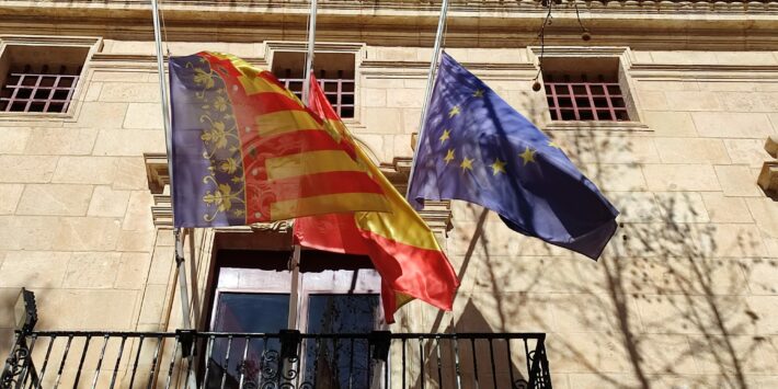 Banderas a media asta Aspe