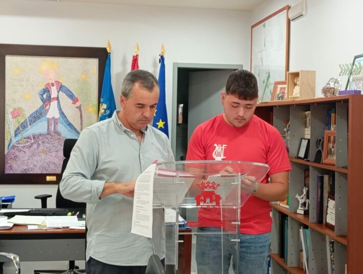 Firma convenio La Esperanza