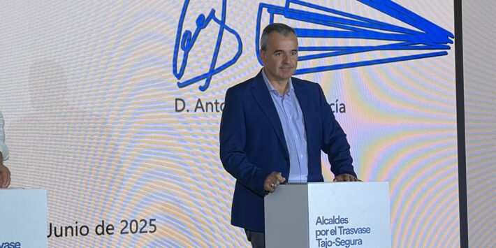 Antonio Puerto firma manifiesto