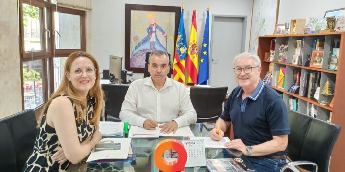 Firma convenio Moros y Cristianos