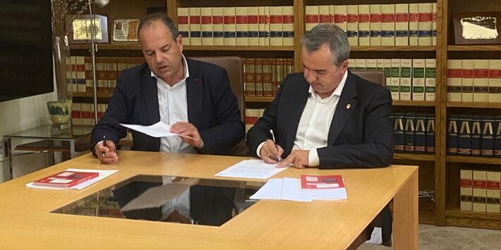 Firma convenio Cámara de Comercio